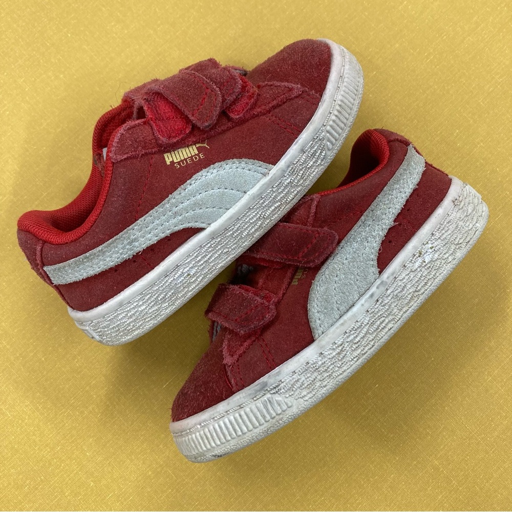 Classic Puma Suede toddler sneakers in red with Velcro strap closure.